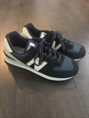 New Balance Navy and White Classic Trainer